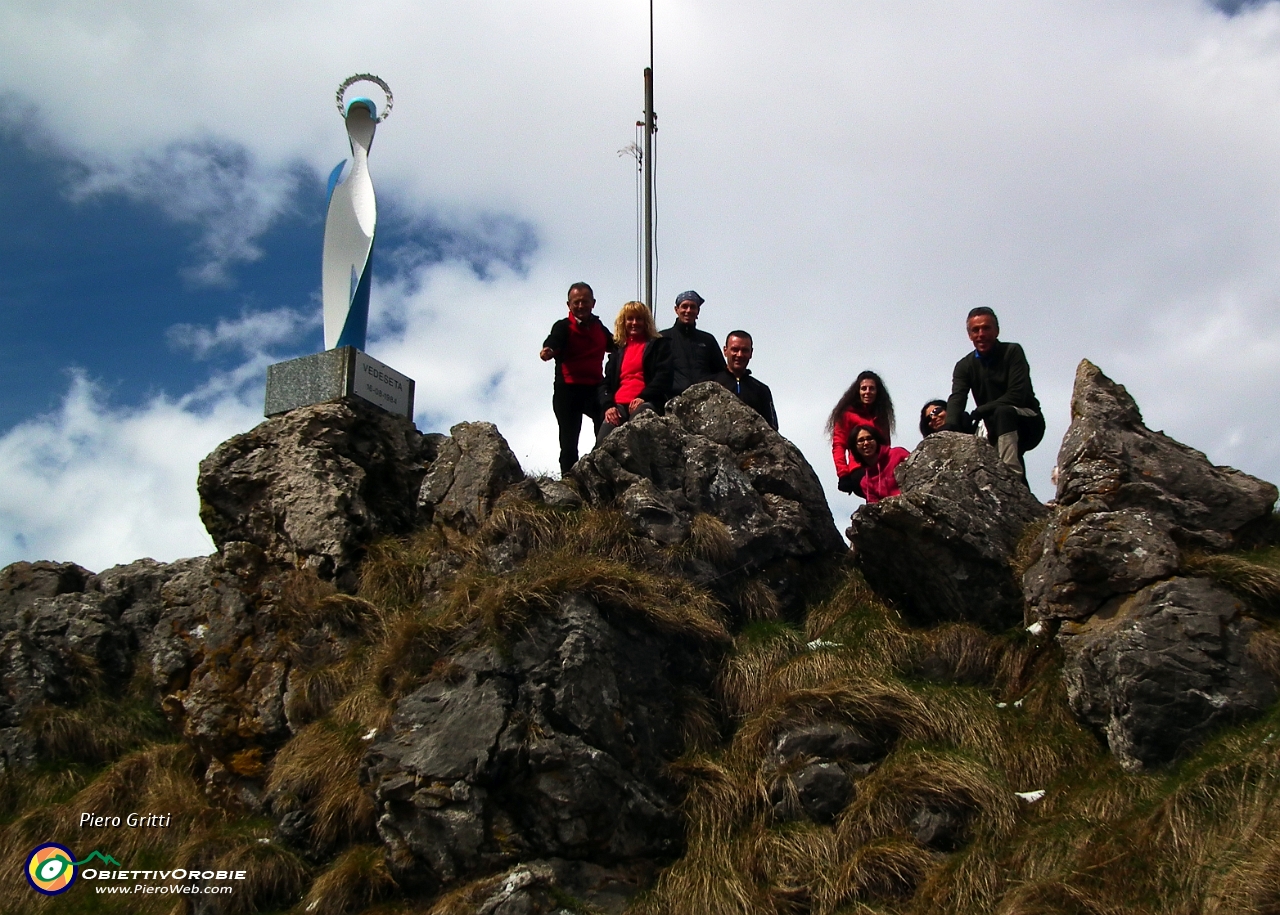 01 In vetta al Corno Zuccone (1458 m.) -autoscatto.JPG